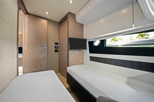 59FT (17.98M) AZIMUT