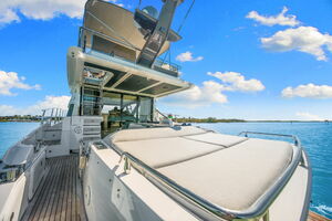 59FT (17.98M) AZIMUT