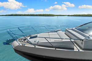 59FT (17.98M) AZIMUT