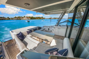 59FT (17.98M) AZIMUT