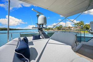 59FT (17.98M) AZIMUT