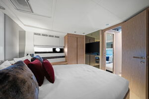 59FT (17.98M) AZIMUT