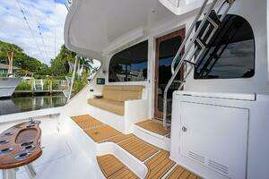 2013 Hatteras GT63 thumbnail 39