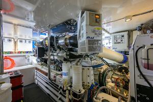 Hatteras 63 Reelin N Dealin - Engine Room