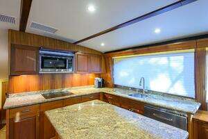 2013 Hatteras GT63 thumbnail 7