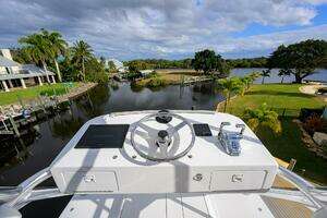 2013 Hatteras GT63 thumbnail 31