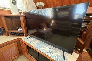 1987 Viking 44 Motor Yacht thumbnail 45