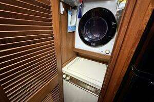 1987 Viking 44 Motor Yacht thumbnail 88