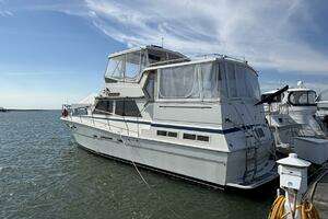 1987 Viking 44 Motor Yacht thumbnail 3