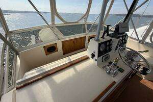 1987 Viking 44 Motor Yacht thumbnail 34