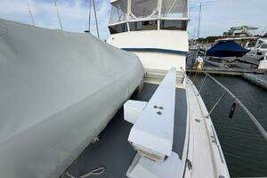 1987 Viking 44 Motor Yacht thumbnail 13