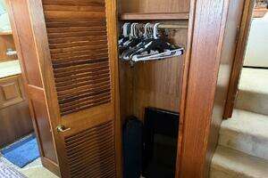 1987 Viking 44 Motor Yacht thumbnail 58