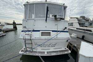 1987 Viking 44 Motor Yacht thumbnail 4