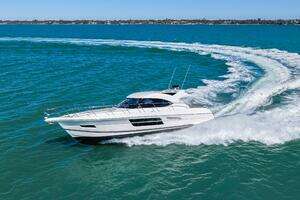 2016 Riviera 5000 Sport Yacht thumbnail 31