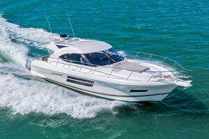 2016 Riviera 5000 Sport Yacht thumbnail 30