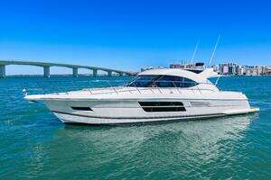 2016 Riviera 5000 Sport Yacht thumbnail 9