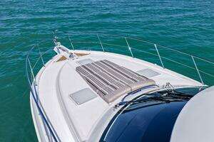 2016 Riviera 5000 Sport Yacht thumbnail 14