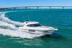 2016 Riviera 5000 Sport Yacht thumbnail 29