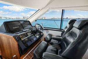2016 Riviera 5000 Sport Yacht thumbnail 65