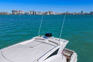 2016 Riviera 5000 Sport Yacht thumbnail 15