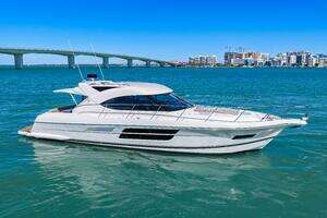 2016 Riviera 5000 Sport Yacht thumbnail 3
