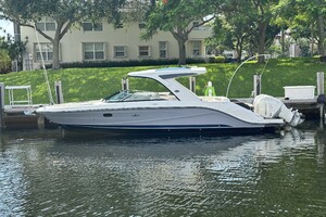 2018 Sea Ray SLX 310 thumbnail 1