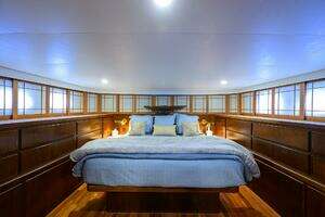 1991 Hatteras 78 Cockpit Motor Yacht thumbnail 15