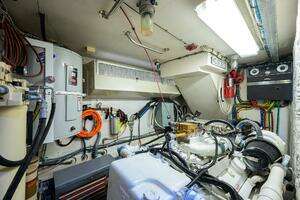 1991 Hatteras 78 Cockpit Motor Yacht thumbnail 18