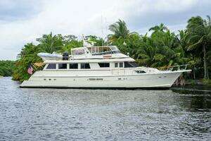 1991 Hatteras 78 Cockpit Motor Yacht thumbnail 5