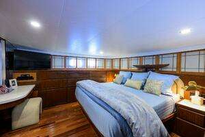 1991 Hatteras 78 Cockpit Motor Yacht thumbnail 13