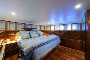 1991 Hatteras 78 Cockpit Motor Yacht thumbnail 14