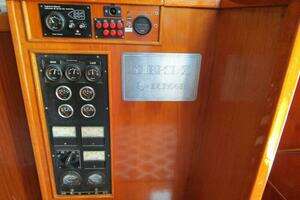 1986 Burger Flush Deck with Flybridge thumbnail 5