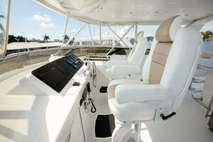 KRISTIN LEE 75’ - Flybridge Helm
