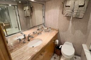 KRISTIN LEE 75’ - Lower Deck Master Ensuite