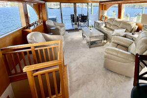 KRISTIN LEE 75’ - Main Deck Salon