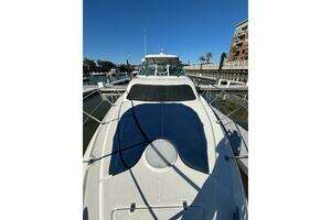 2005 Cruisers Yachts 455 Express Motor Yacht thumbnail 9