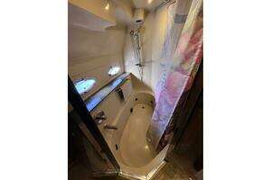 2005 Cruisers Yachts 455 Express Motor Yacht thumbnail 26