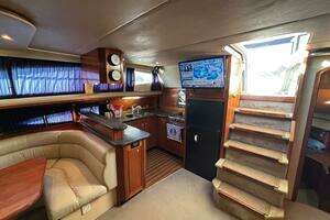 2005 Cruisers Yachts 455 Express Motor Yacht thumbnail 15