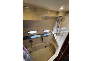2005 Cruisers Yachts 455 Express Motor Yacht thumbnail 27