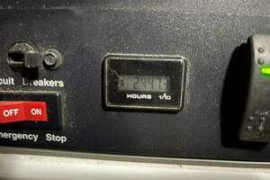 2005 Cruisers Yachts 455 Express Motor Yacht thumbnail 32