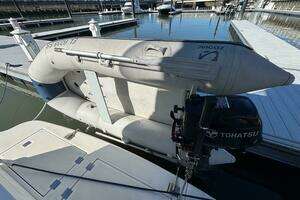 2005 Cruisers Yachts 455 Express Motor Yacht thumbnail 3