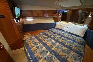 2005 Cruisers Yachts 455 Express Motor Yacht thumbnail 17