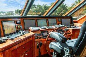 2005 Ocean Alexander 80 motoryacht thumbnail 122