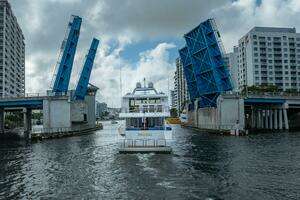 2005 Ocean Alexander 80 motoryacht thumbnail 86