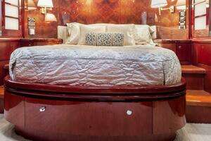 2005 Ocean Alexander 80 motoryacht thumbnail 10