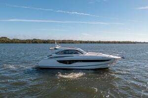2021 Princess V40 thumbnail 41