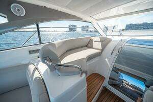 2021 Princess V40 thumbnail 16