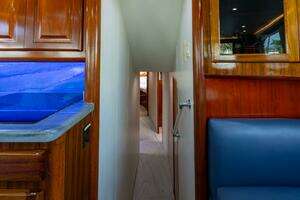 1998 Viking 58 Convertible thumbnail 17