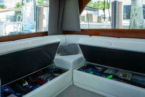 1998 Viking 58 Convertible thumbnail 44