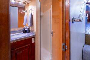 1998 Viking 58 Convertible thumbnail 25